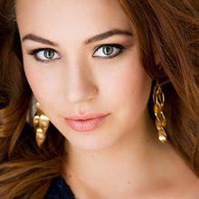 05 April Monthly Special | Modern Headshots